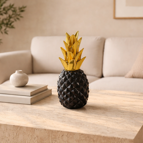 Ananas siyah gold dekoratif obje sehpa üzerinde