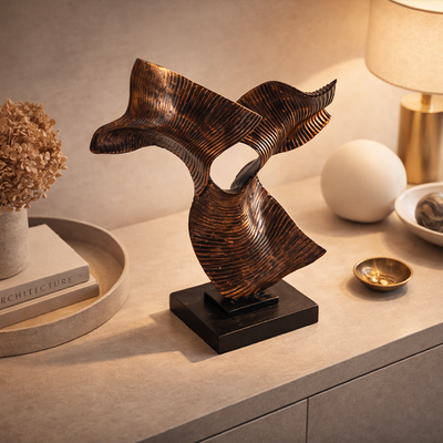 Minimal iç mekanda bronz dekoratif yaprak obje detay görünüm