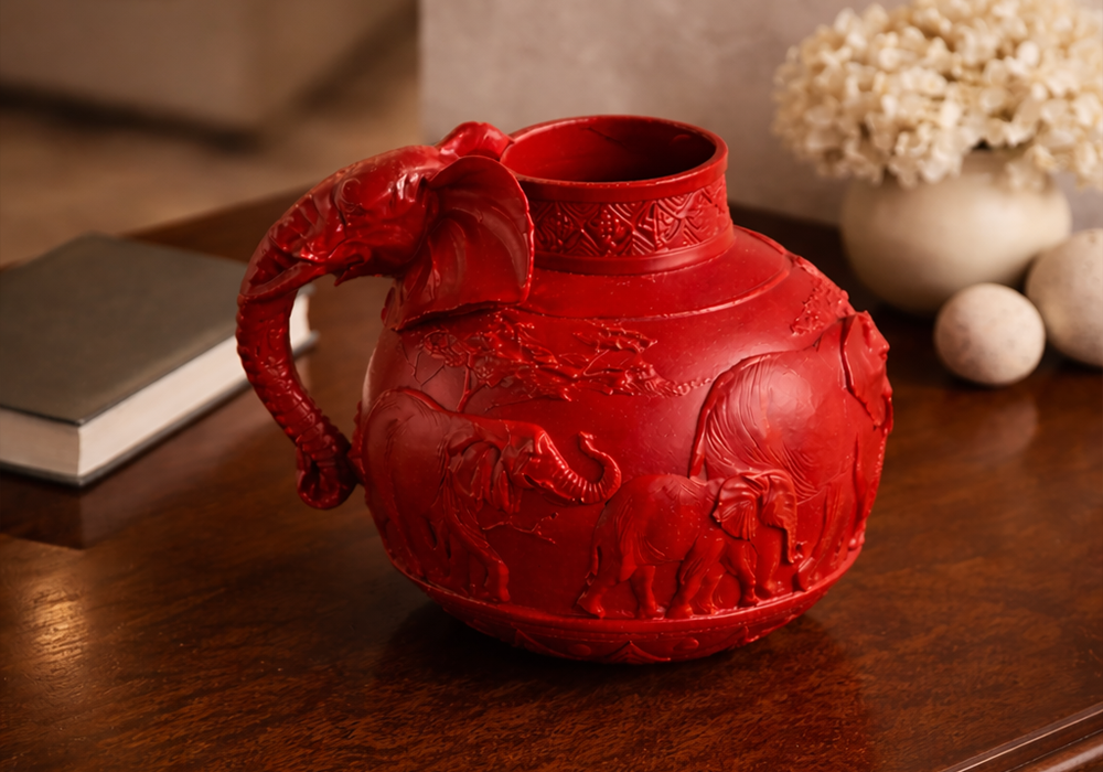 Minimal interior tasarımda kırmızı filli vazo detay görünüm