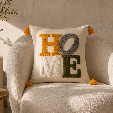 Home punch işlemeli nakışlı dekoratif kırlent kılıfı krem berjer üzerinde salon dekorasyonu