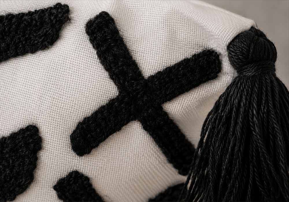 Kabila Punch İşlemeli Nakışlı Dekoratif Kırlent Kılıfı siyah beyaz etnik desenli kırlent modeli