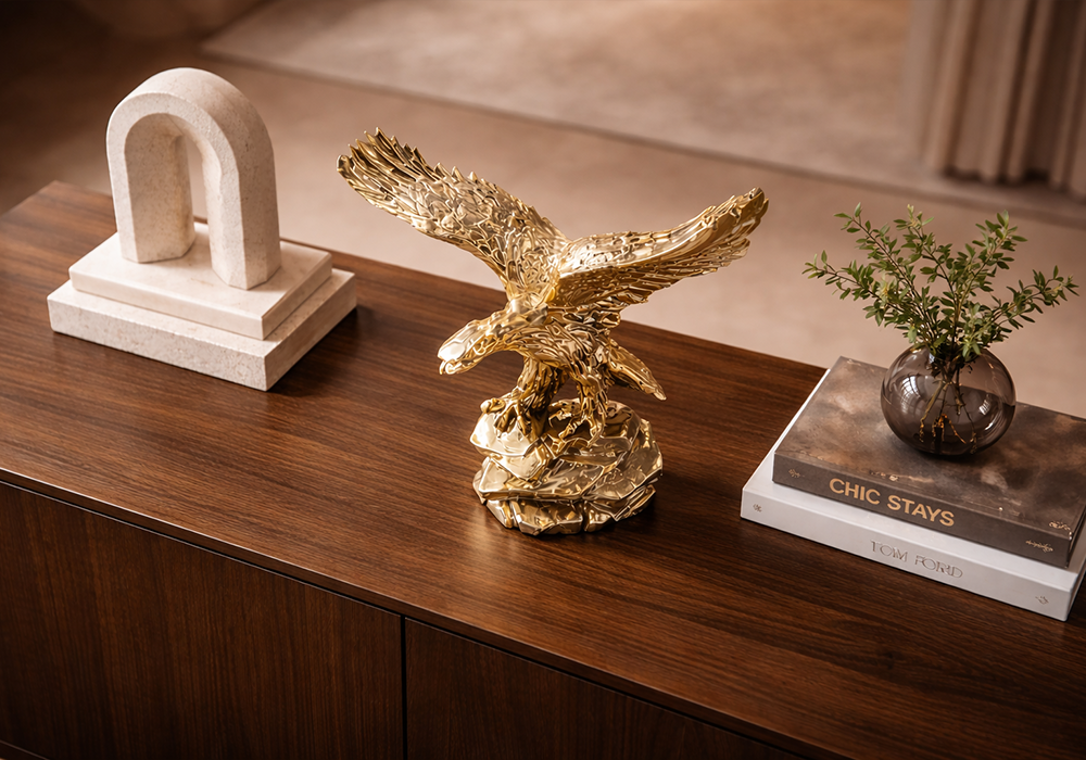 Kartal gold büst dekoratif obje modern konsol üzerinde