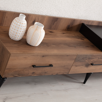 Mistik bir salonda ceviz ve siyah renk tonlarında Lidya TV Ünitesi