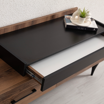 Mistik bir salonda ceviz ve siyah renk tonlarında çekmeceli Lidya TV Ünitesi