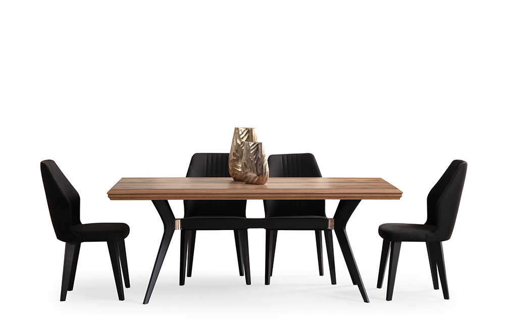 Ceviz/kahverengi tonlarda modern konsol, üzerinde aynalar ve siyah kadife sandalyelerin bulunduğu yemek odası.