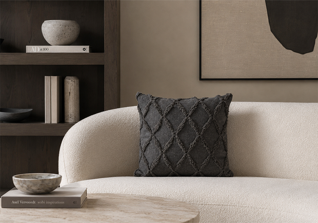 Noir nakışlı füme gri dekoratif kırlent kılıfı modern salon dekorasyonu