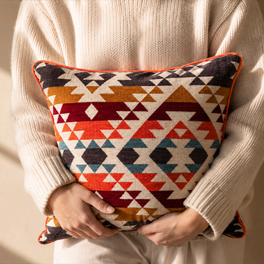 Nomad Dekoratif Kırlent Kılıfı geometrik motifli renkli kırlent modeli