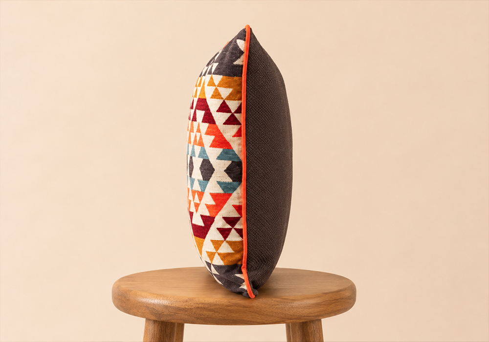 Nomad Dekoratif Kırlent Kılıfı geometrik motifli renkli kırlent modeli