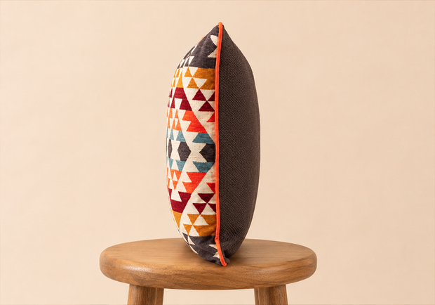 Nomad Dekoratif Kırlent Kılıfı geometrik motifli renkli kırlent modeli