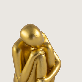 Modern yaşam alanı için oturan adam figürlü gold dekoratif aksesuar