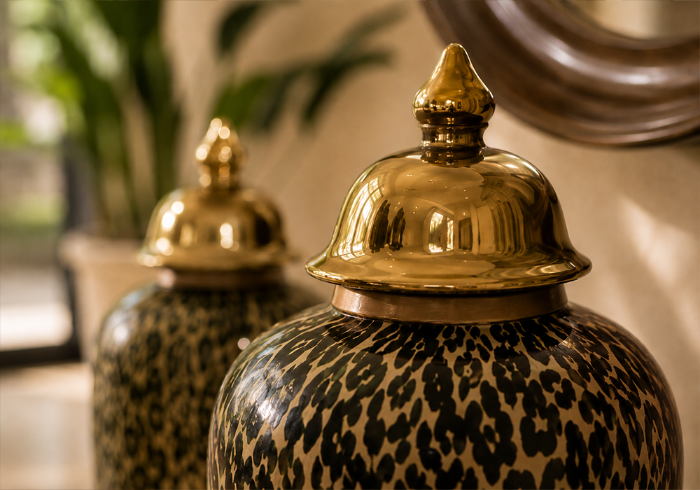 Gold kapak detaylı leopar desenli dekoratif yer vazosu