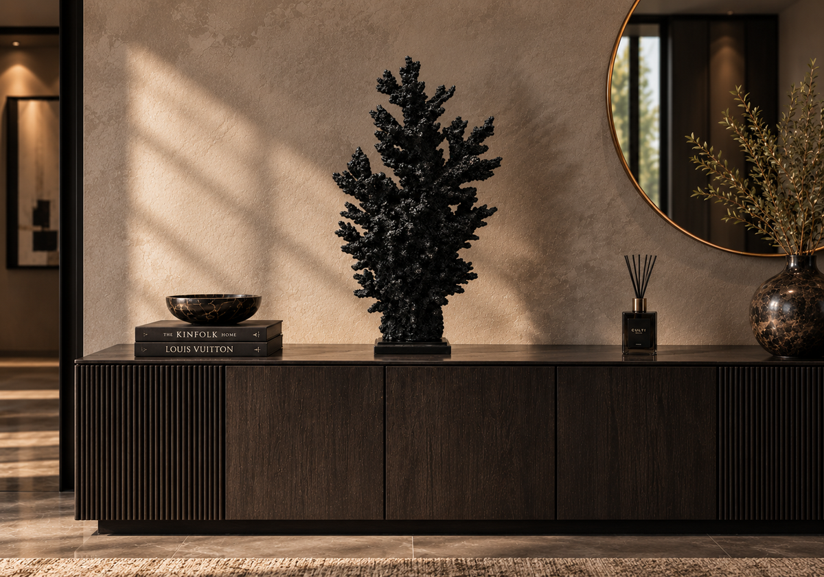 Siyah mercan heykeli modern salon dekorasyonunda