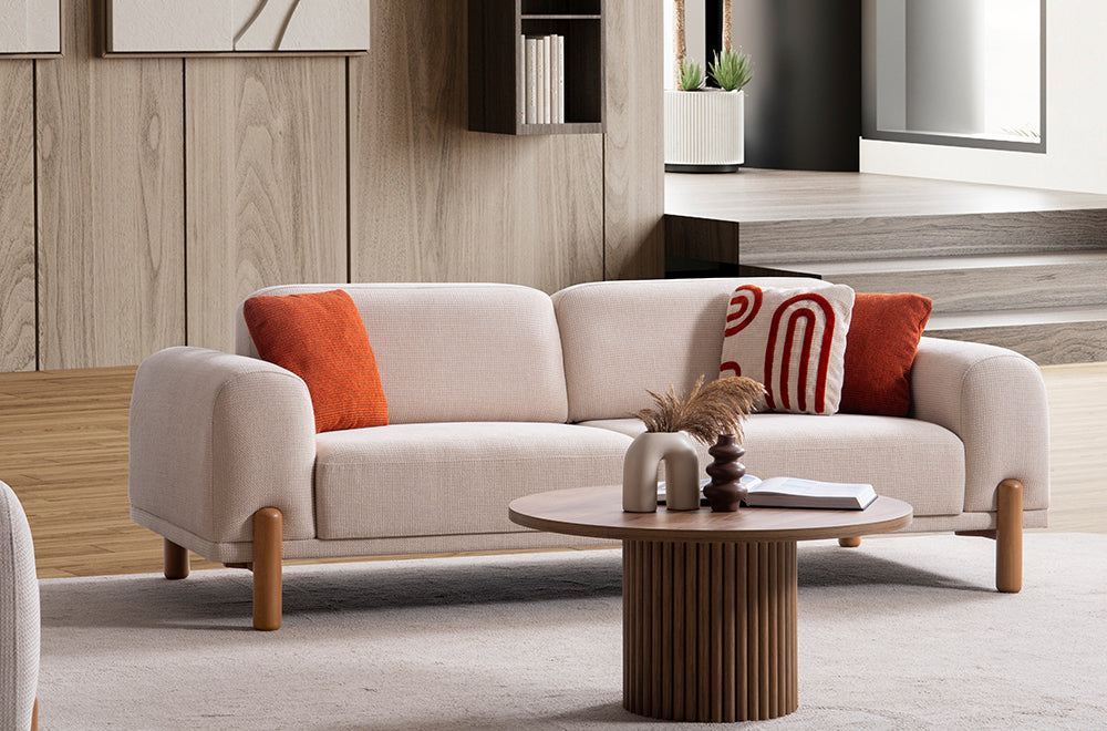 Homevse Soft bohem koltuk takımı, doğal ahşap ayaklı, tedy bej kumaş ve kiremit rengi kırlent detaylı üçlü koltuk