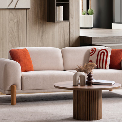 Homevse Soft bohem koltuk takımı, doğal ahşap ayaklı, tedy bej kumaş ve kiremit rengi kırlent detaylı üçlü koltuk