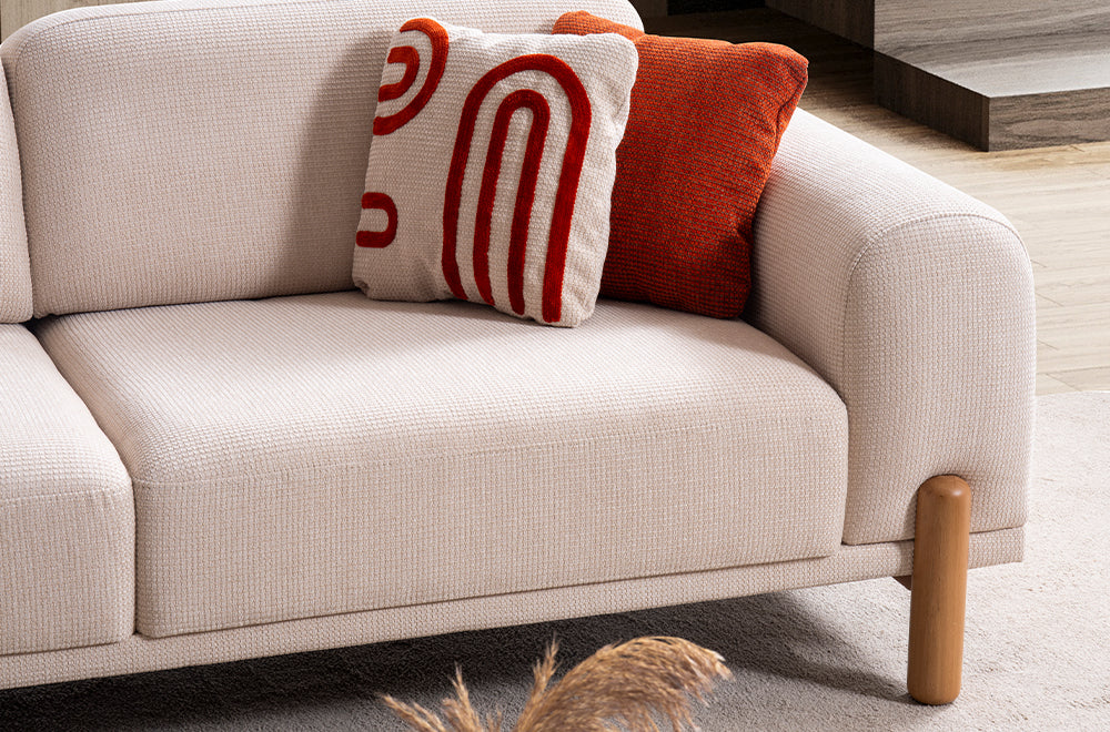 Homevse Soft bohem koltuk takımı, doğal ahşap ayaklı, tedy bej kumaş ve kiremit rengi kırlent detaylı salon koltuk takımı.