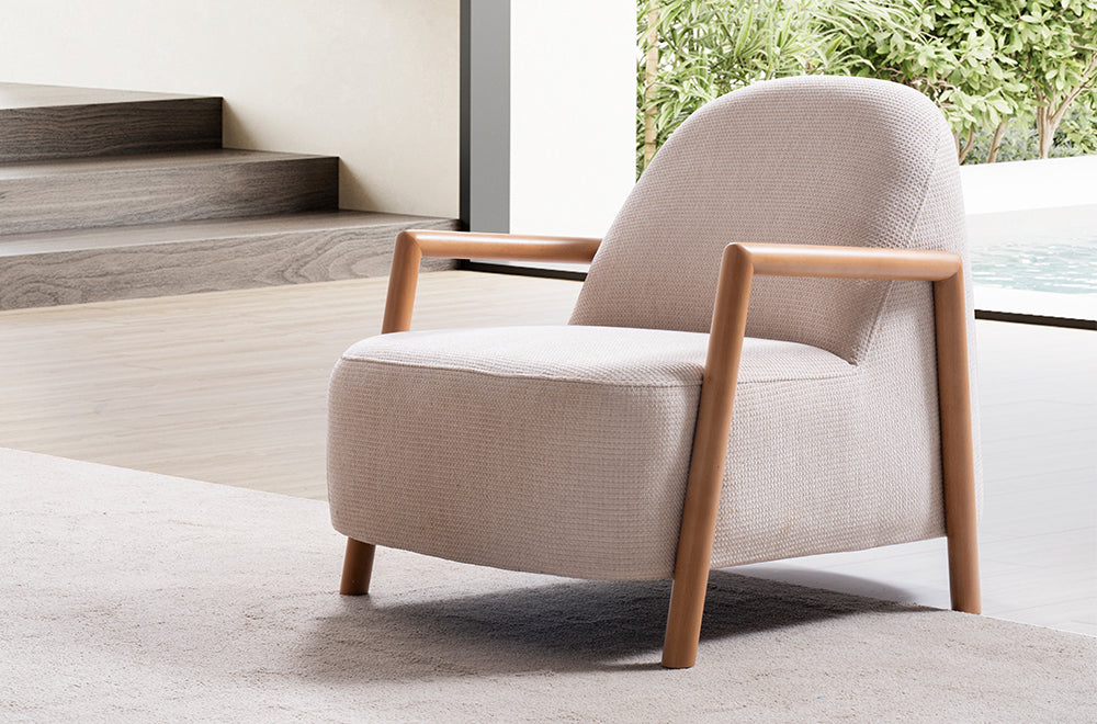 Homevse Soft Bohem berjer, yuvarlak sırtlı, doğal ahşap kollu ve ayaklı, bej keten görünümlü tekli koltuk.