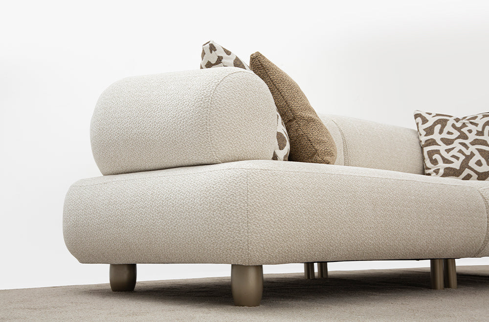 Homevse Soho model antik gold ayaklı, krem tedy kumaşlı modern koltuk takımı, yuvarlak hatlı üçlü koltuk 