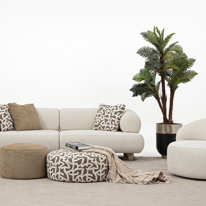 Homevse Soho model antik gold ayaklı, krem tedy kumaşlı modern koltuk takımı, yuvarlak hatlı üçlü koltuk ve berjer