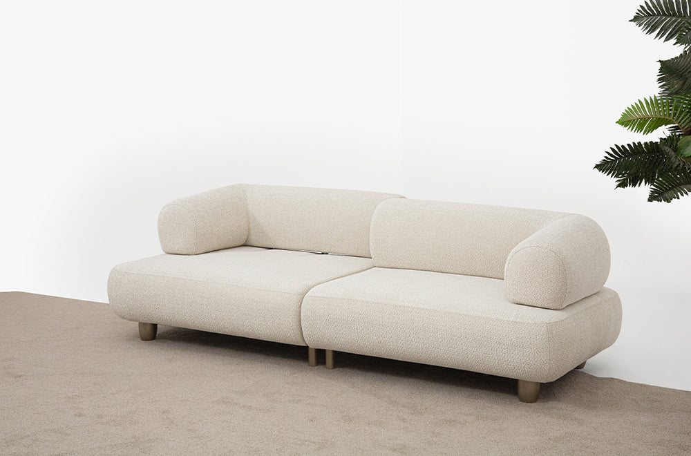 Homevse Soho model antik gold ayaklı, krem tedy kumaşlı modern koltuk takımı, yuvarlak hatlı ve açılabilir sırt mekanizması detaylı.