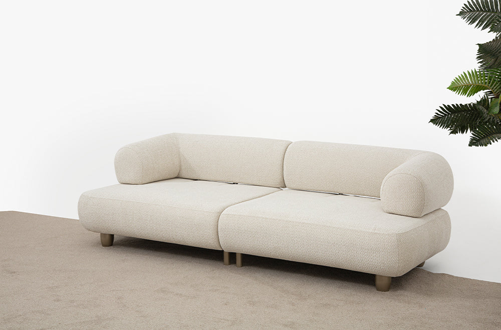 Homevse Soho model antik gold ayaklı, krem tedy kumaşlı modern koltuk takımı, yuvarlak hatlı ve açılabilir sırt mekanizması detaylı.