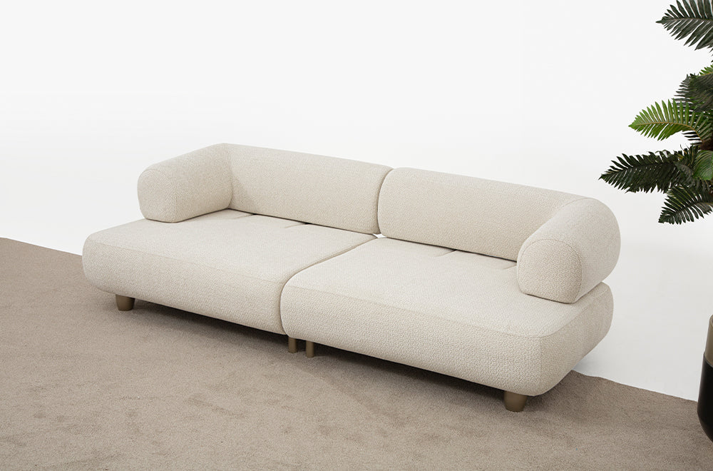 Homevse Soho model antik gold ayaklı, krem tedy kumaşlı modern koltuk takımı, yuvarlak hatlı, sırt mekanizması ile yatak olabilen üçlü koltuk 