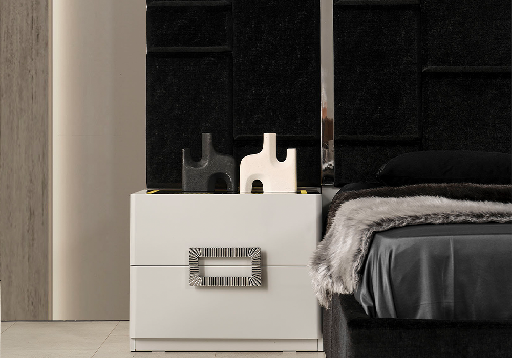 Gümüş metal kulplu komodin ve şık karyola tasarımı 