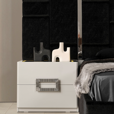 Gümüş metal kulplu komodin ve şık karyola tasarımı 