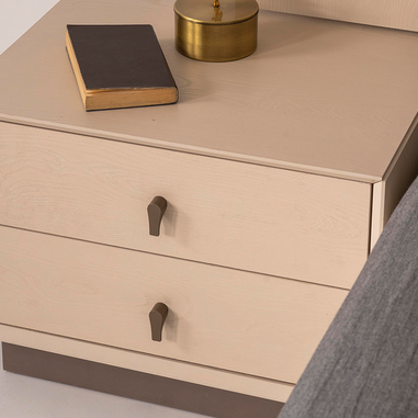 Krem tonlarda modern komodin tasarımı Yakut yatak odası