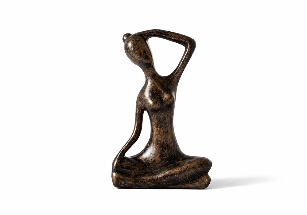 Modern yaşam alanları için yoga temalı dekoratif heykel