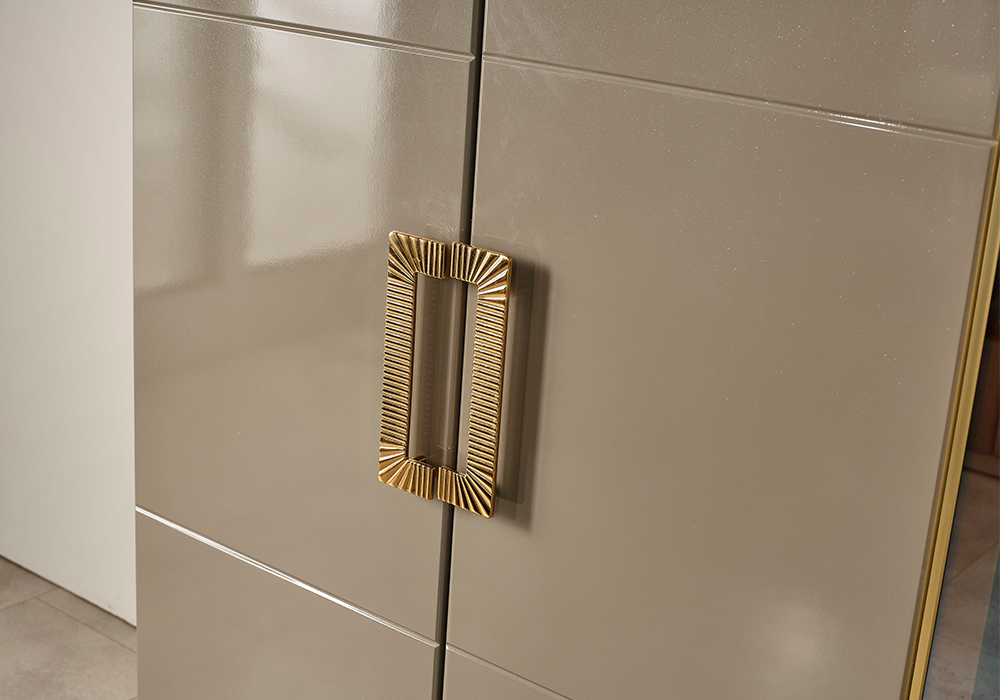 Modern bej yatak odas gold renk detay gardrop